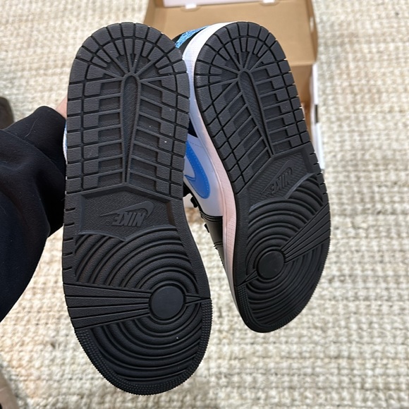 Women's jordan 1 low new - Picture 4 of 7